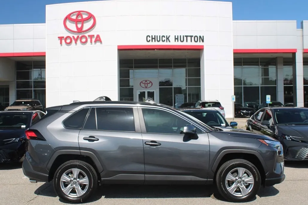 2025 Toyota RAV4 XLE photo 1