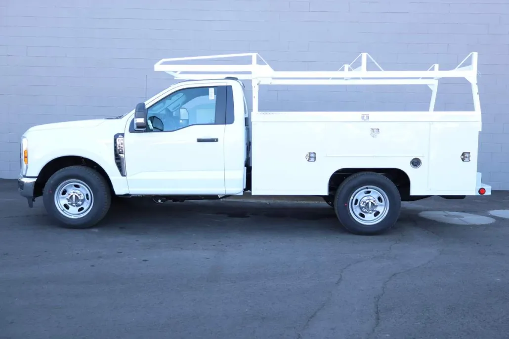 2025 Ford F-350 photo 1