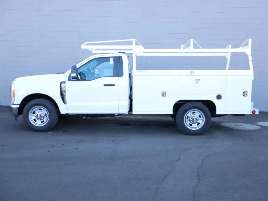 2025 Ford F-350 photo 1