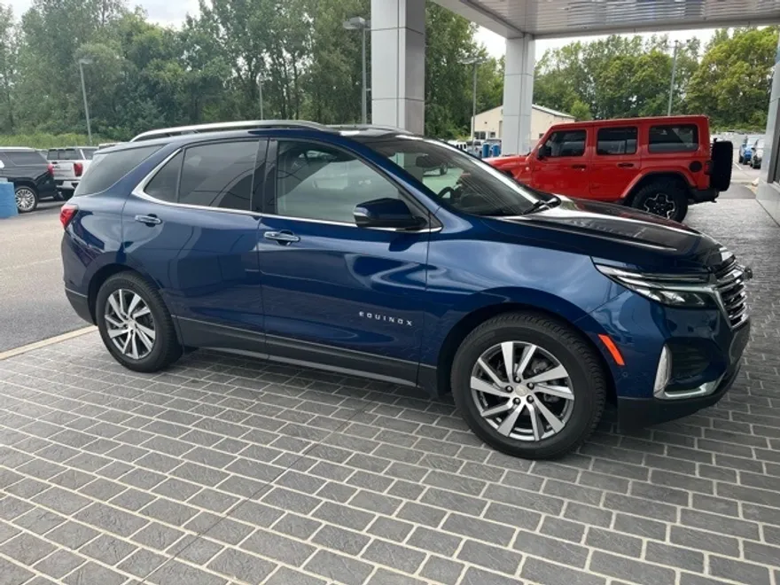 2022 Chevrolet Equinox Premier photo 1
