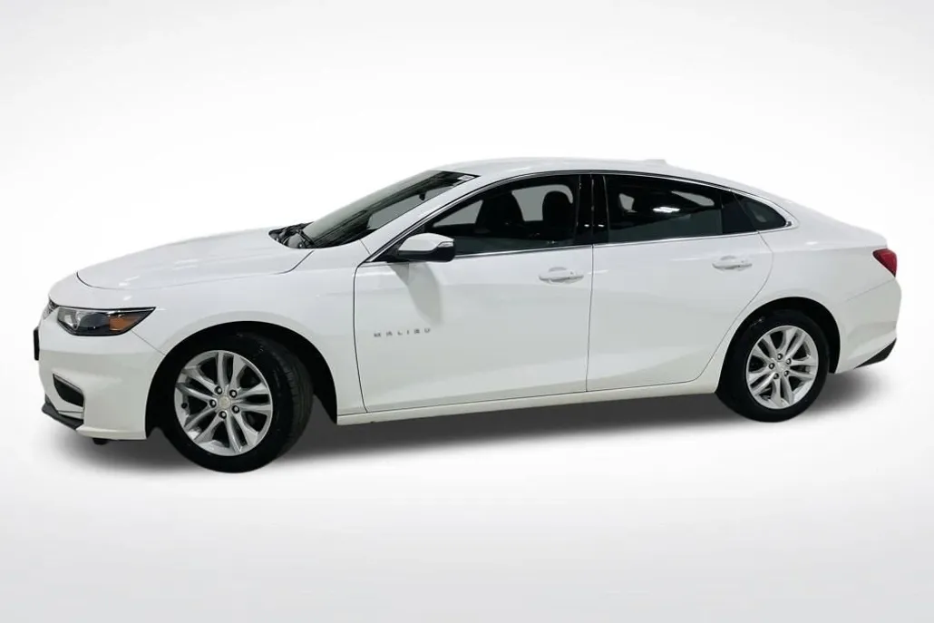 2016 Chevrolet Malibu 1LT photo 1