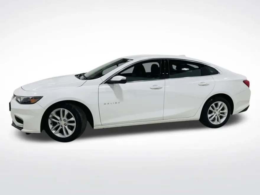 2016 Chevrolet Malibu 1LT photo 1
