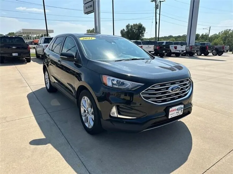 2021 Ford Edge Titanium photo 1