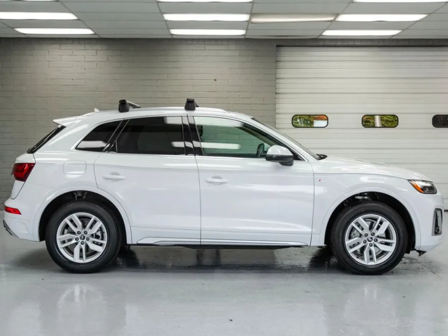 2022 Audi Q5 S line Premium 45 TFSI photo 1