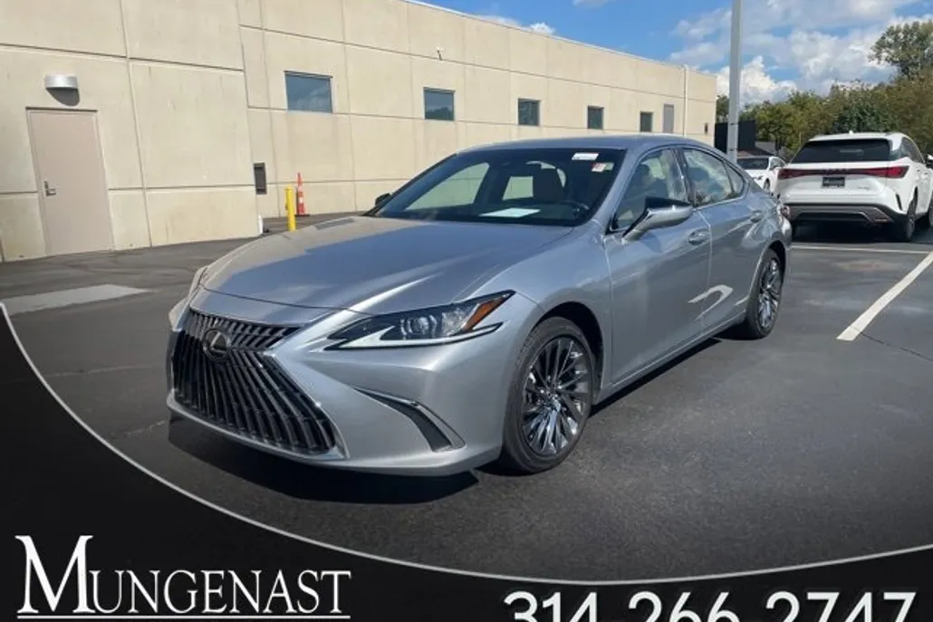 2024 Lexus ES 300h Luxury photo 1