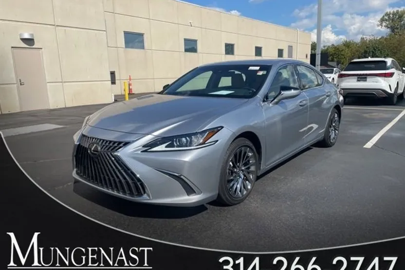 2024 Lexus ES 300h Luxury photo 1