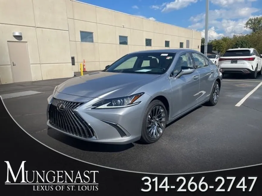 2024 Lexus ES 300h Luxury photo 1