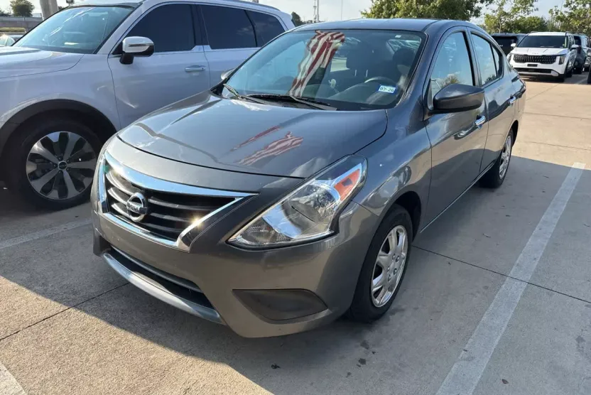 2019 Nissan Versa 1.6 SV photo 1