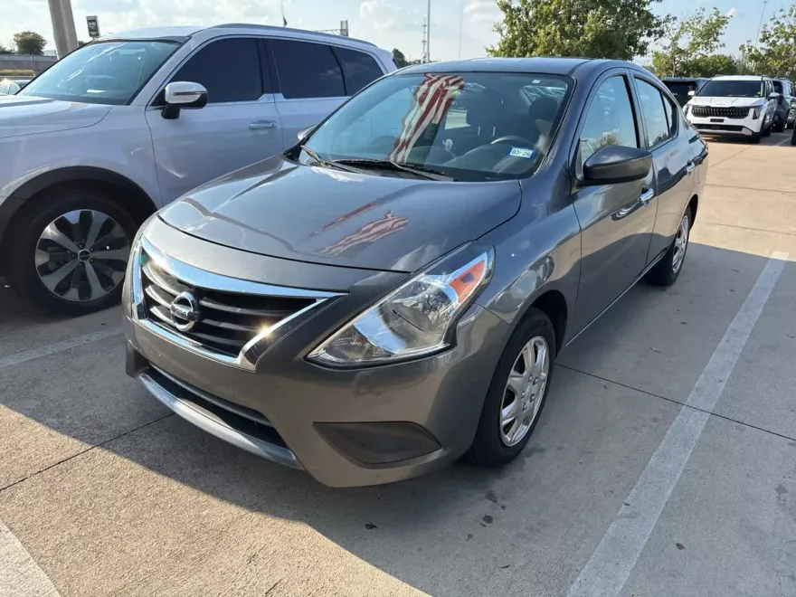 2019 Nissan Versa 1.6 SV photo 1