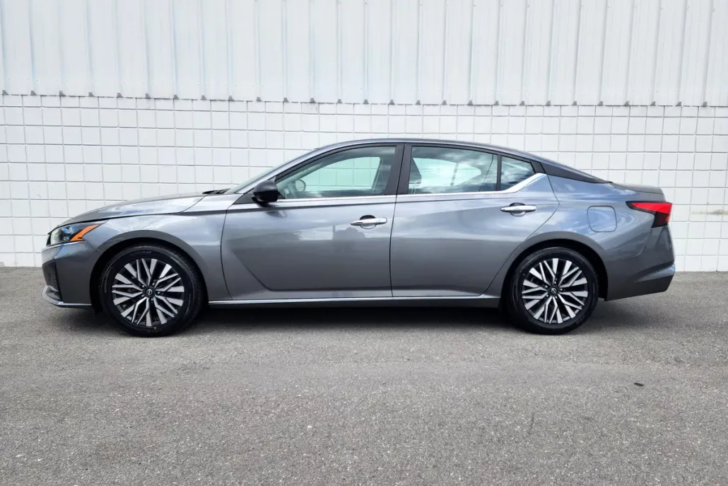 2024 Nissan Altima 2.5 SV photo 1