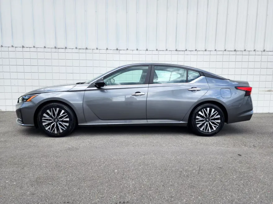 2024 Nissan Altima 2.5 SV photo 1
