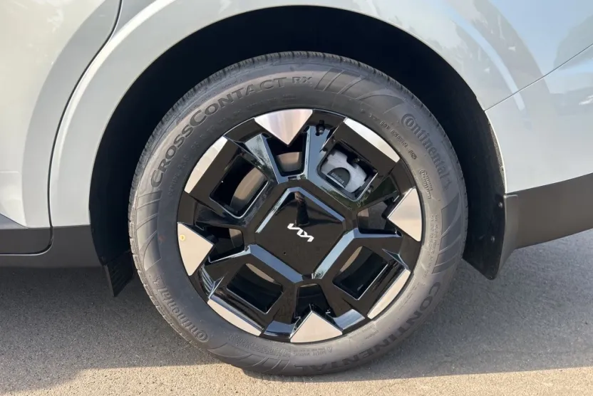 2026 Kia Carnival EX photo 1