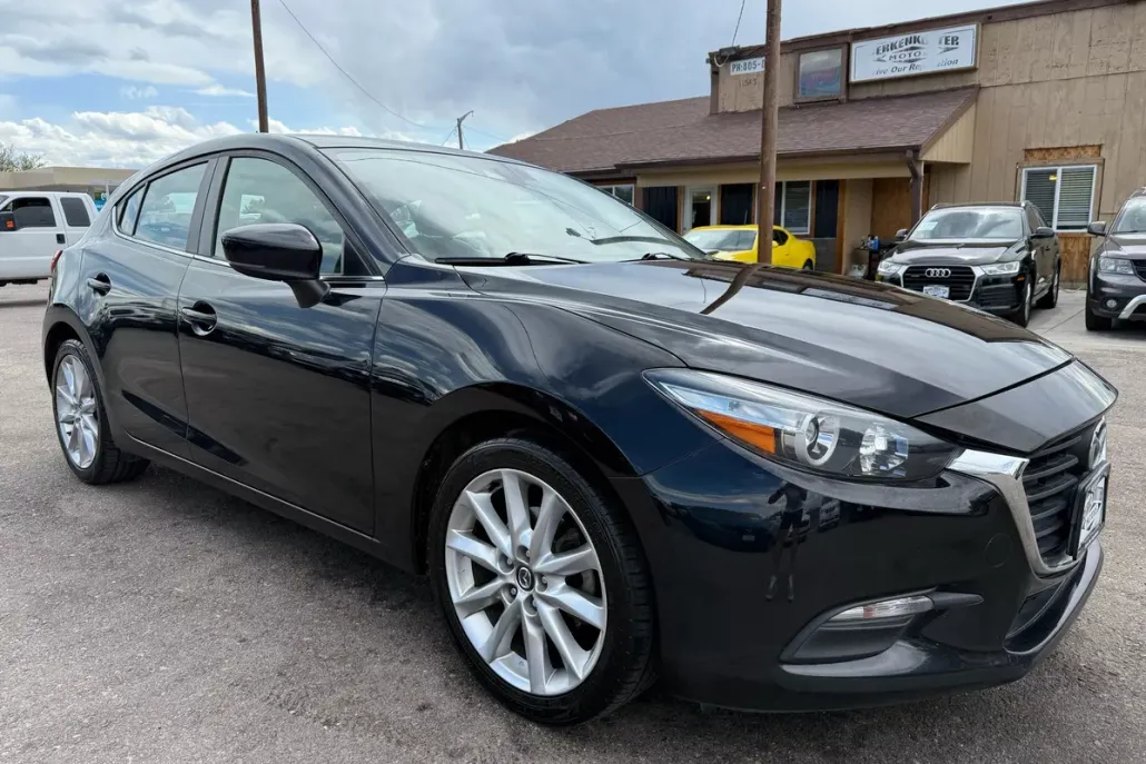 2017 Mazda Mazda3 Touring photo 1