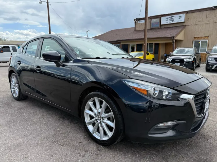 2017 Mazda Mazda3 Touring photo 1