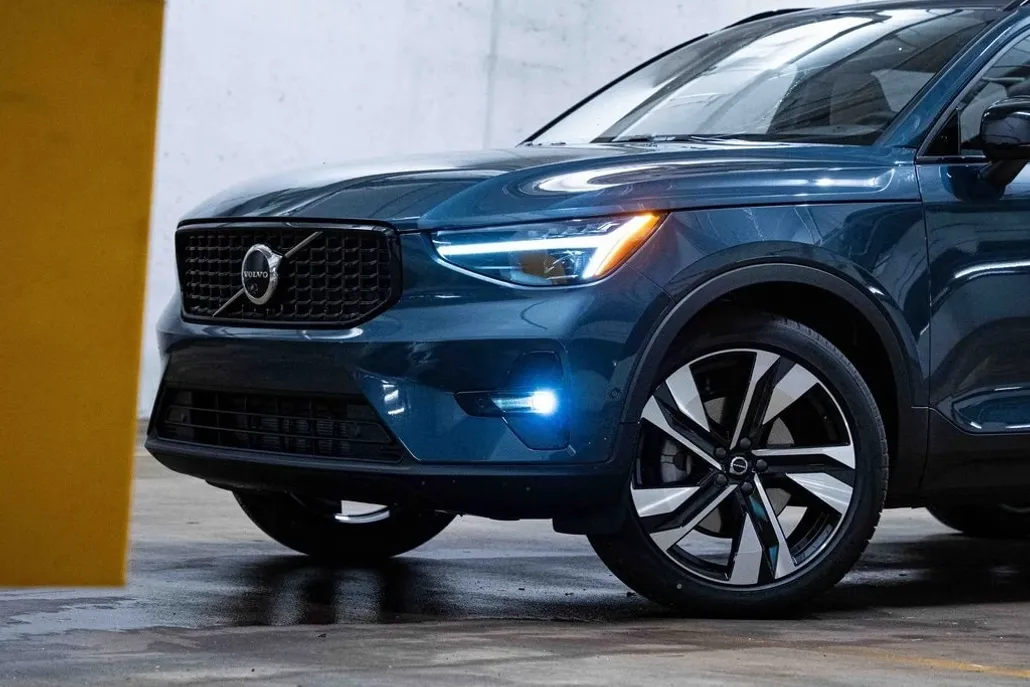 2026 Volvo XC40 photo 1