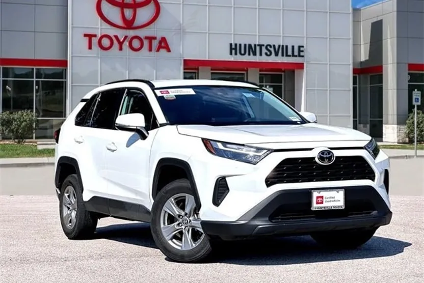 2024 Toyota RAV4 XLE photo 1