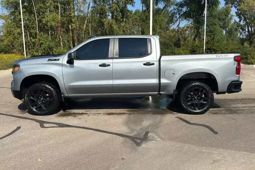 2024 Chevrolet Silverado 1500 Custom Trail Boss photo 1