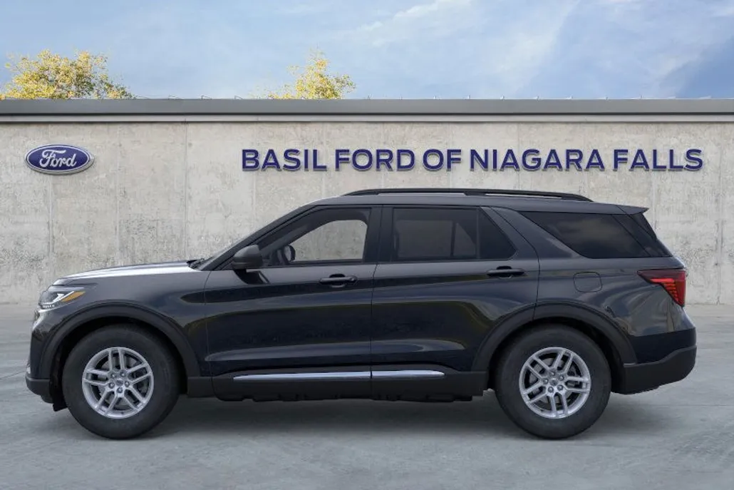 2025 Ford Explorer photo 1