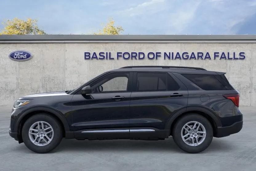 2025 Ford Explorer photo 1