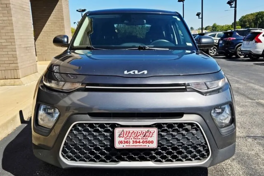 2022 Kia Soul LX photo 1