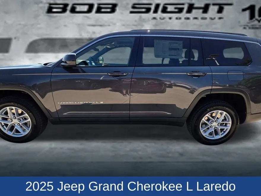 2025 Jeep Grand Cherokee Laredo photo 1