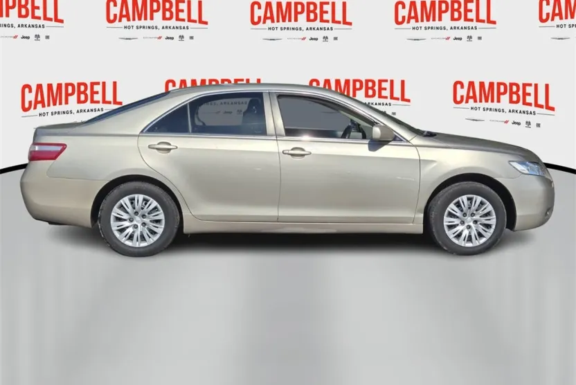 2009 Toyota Camry LE photo 1