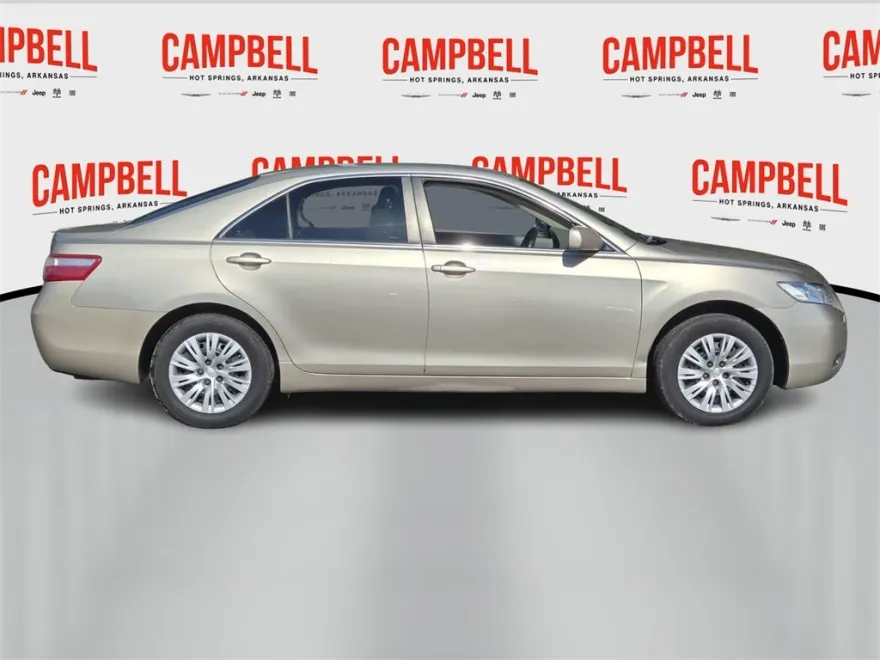 2009 Toyota Camry LE photo 1