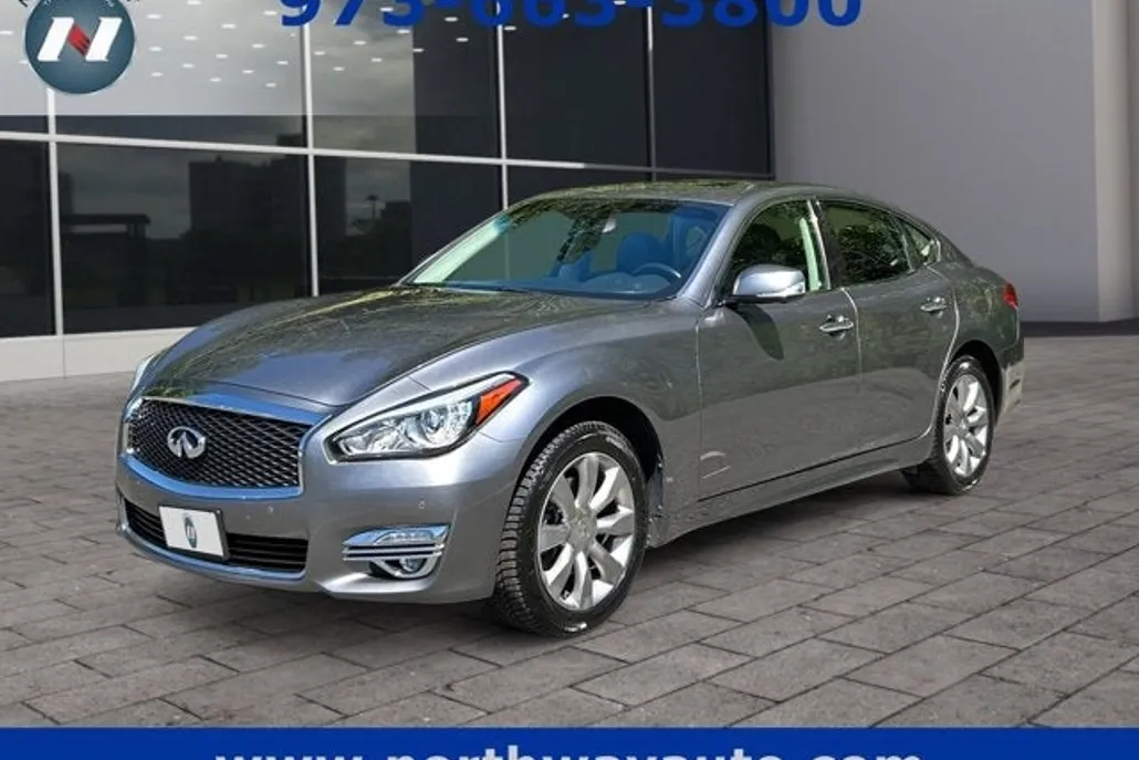 2015 Infiniti Q70 photo 1