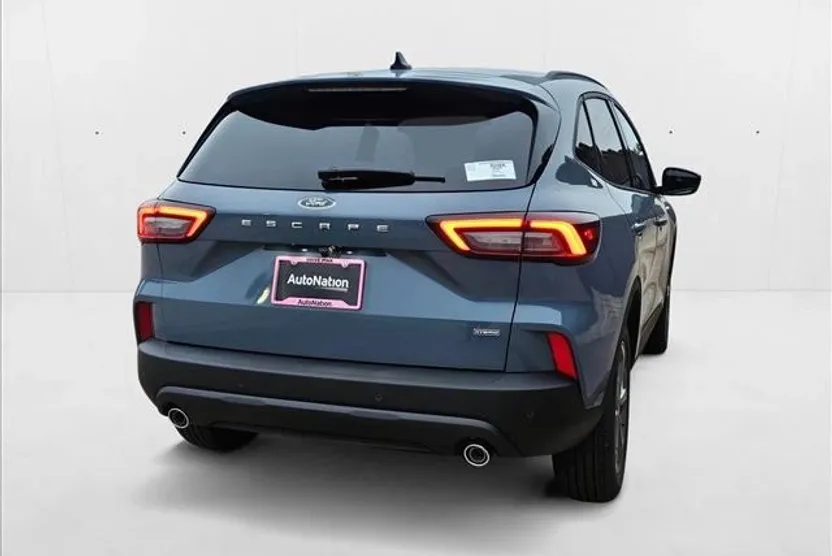 2025 Ford Escape ST-Line photo 1
