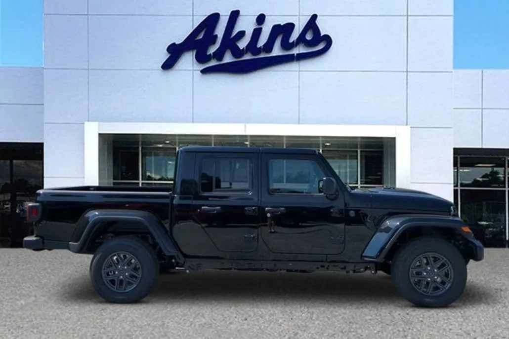 2025 Jeep Gladiator Sport S photo 1