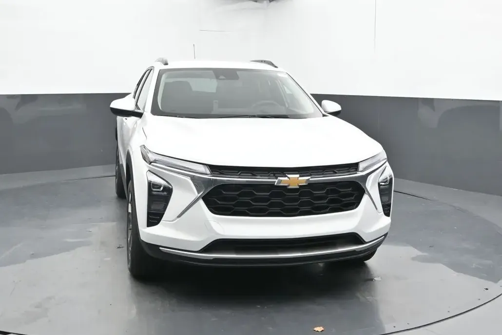 2025 Chevrolet Trax LT photo 1