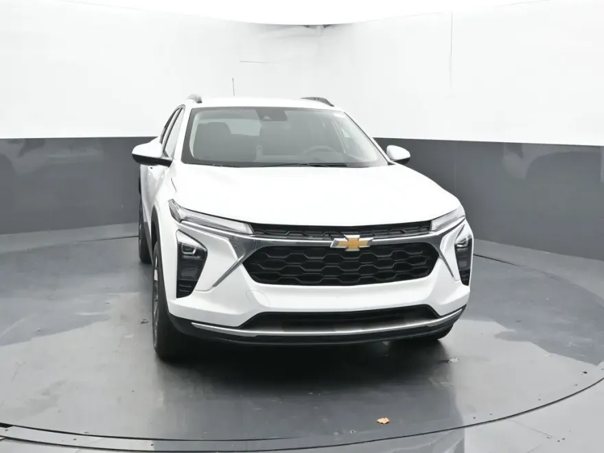 2025 Chevrolet Trax LT photo 1