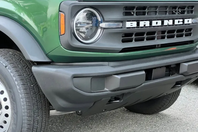 2025 Ford Bronco Base photo 1