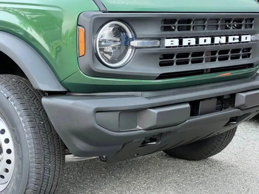 2025 Ford Bronco Base photo 1