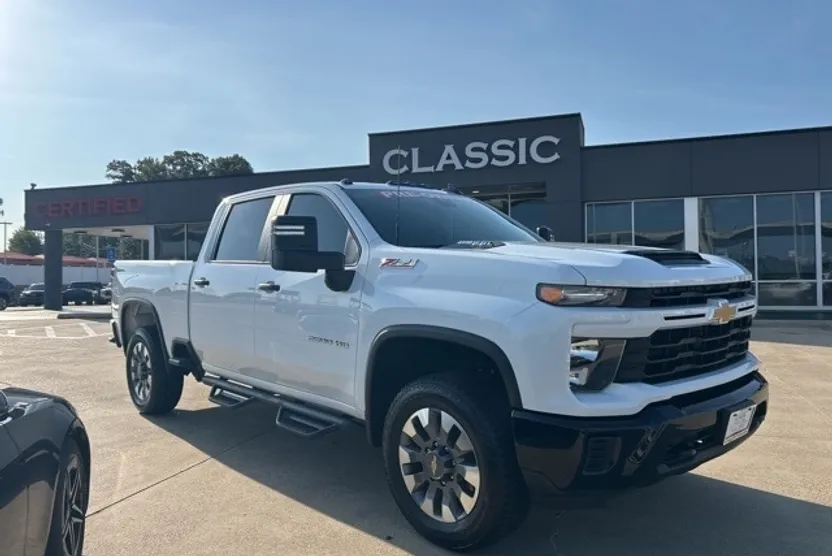 2024 Chevrolet Silverado 2500HD Custom photo 1