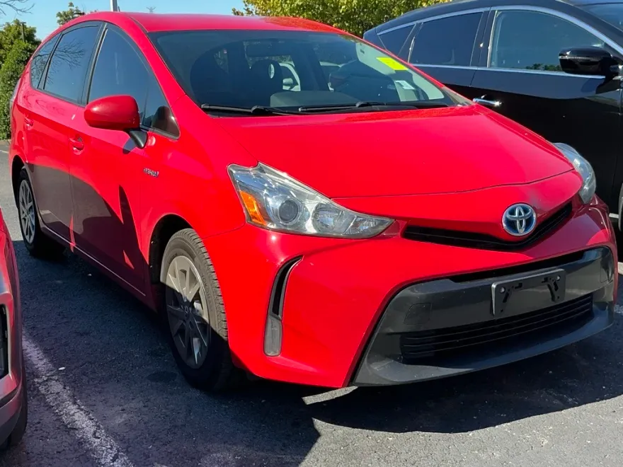 2017 Toyota Prius V photo 1