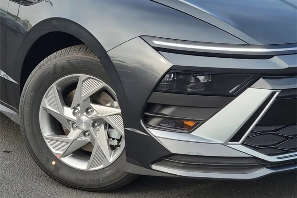 2025 Hyundai Sonata SE photo 1