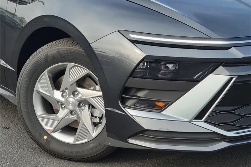 2025 Hyundai Sonata SE photo 1