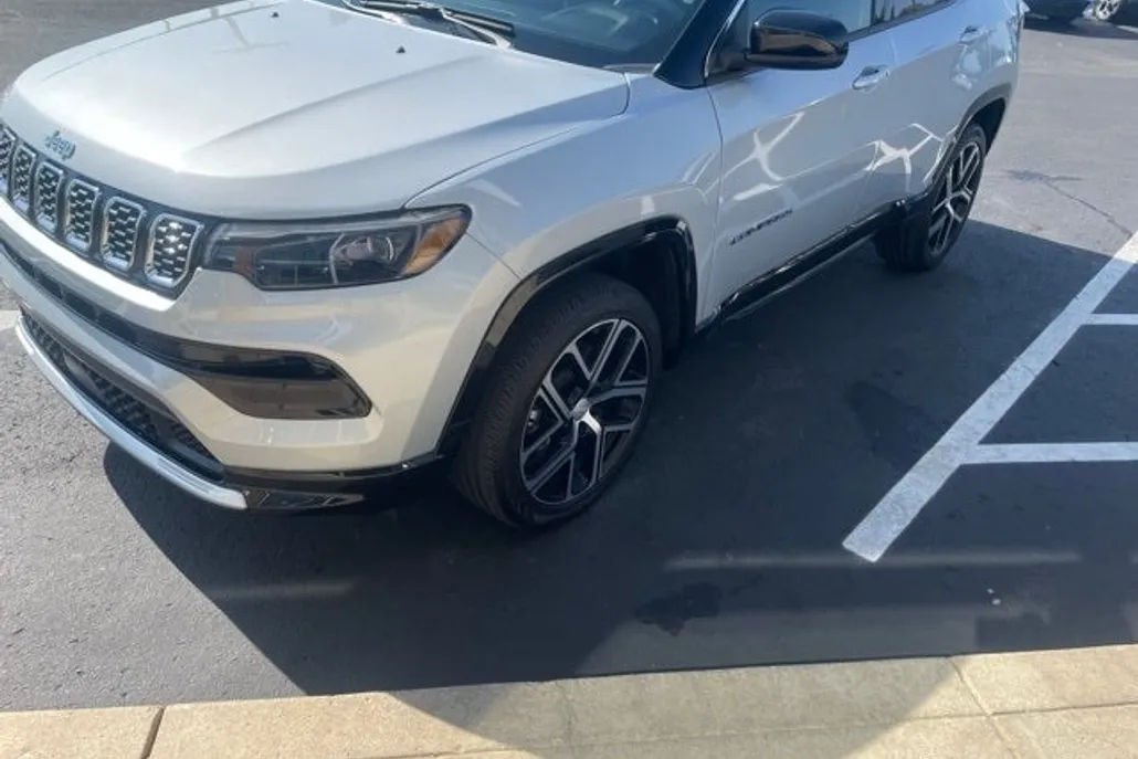 2024 Jeep Compass Limited photo 1