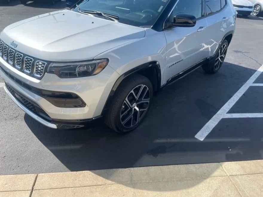 2024 Jeep Compass Limited photo 1