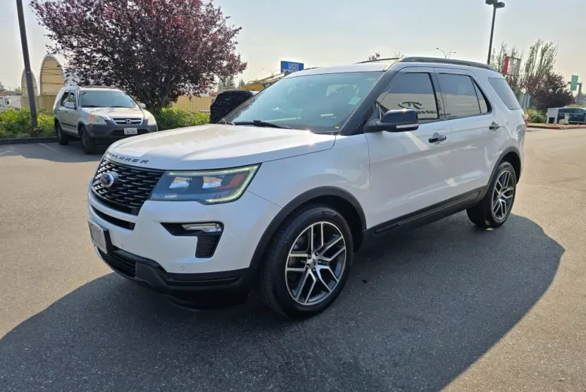 2018 Ford Explorer Sport photo 1