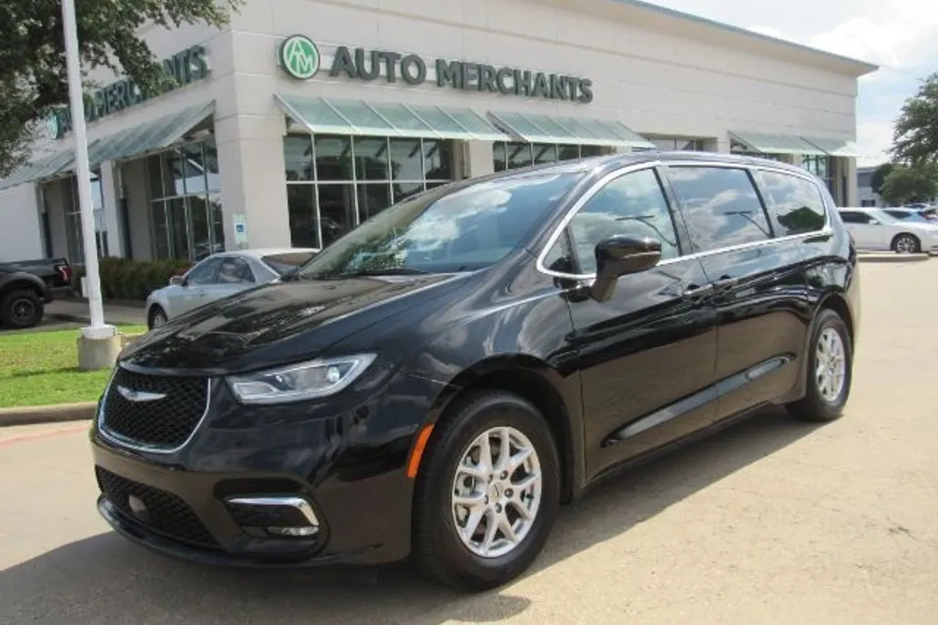 2024 Chrysler Pacifica Touring L photo 1
