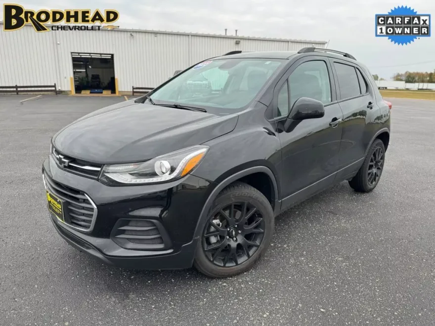 2022 Chevrolet Trax LT photo 1