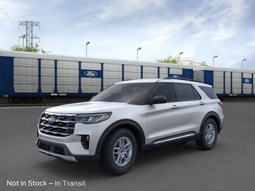2025 Ford Explorer photo 1