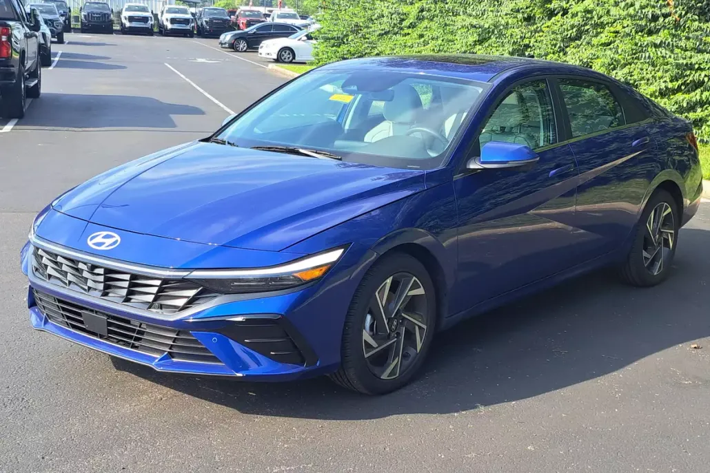 2024 Hyundai Elantra Limited photo 1
