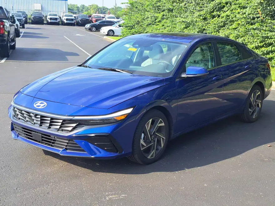 2024 Hyundai Elantra Limited photo 1