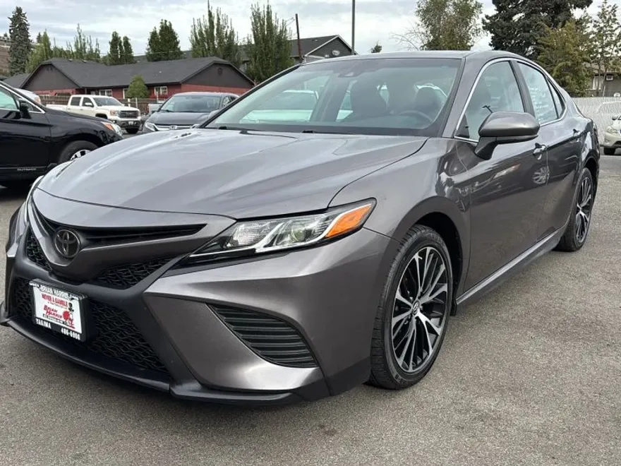 2018 Toyota Camry SE XLE photo 1