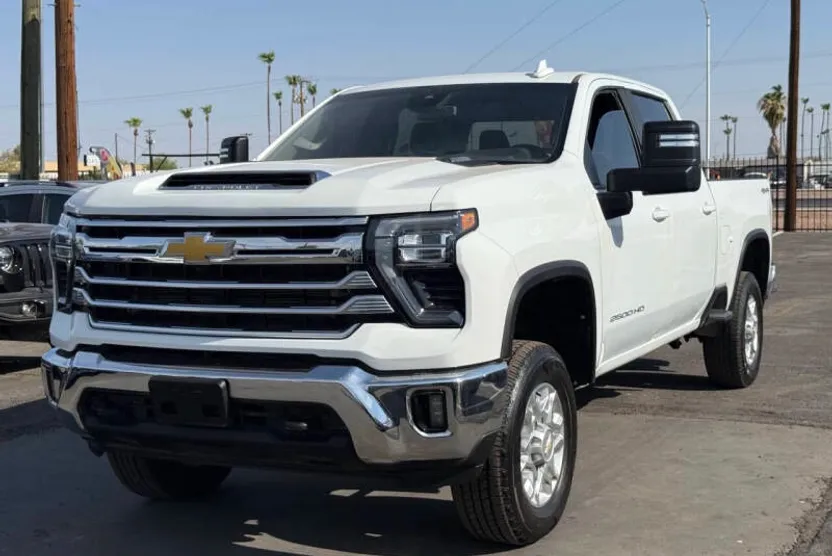2024 Chevrolet Silverado 2500HD LT photo 1