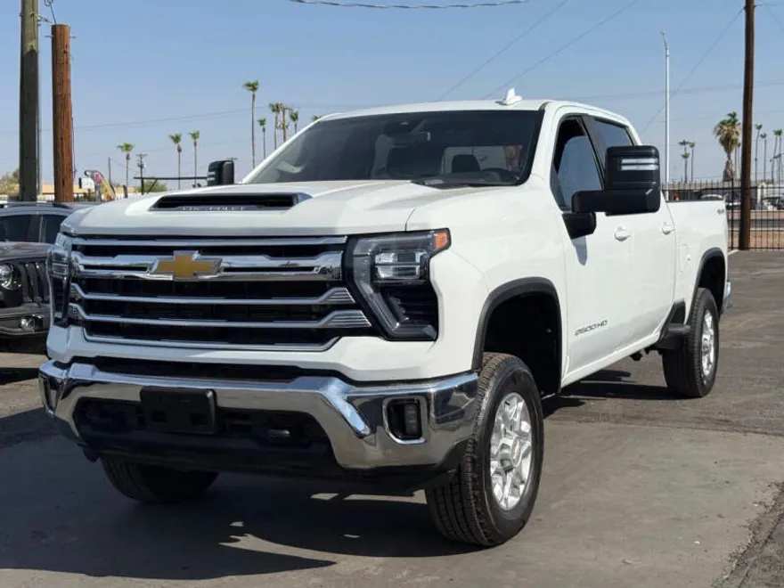 2024 Chevrolet Silverado 2500HD LT photo 1