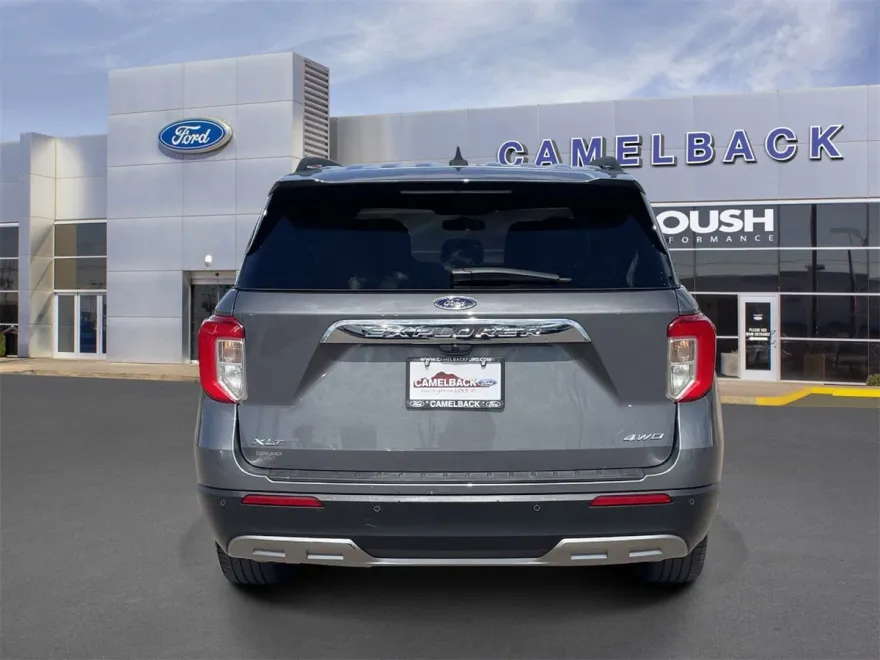 2024 Ford Explorer XLT photo 1